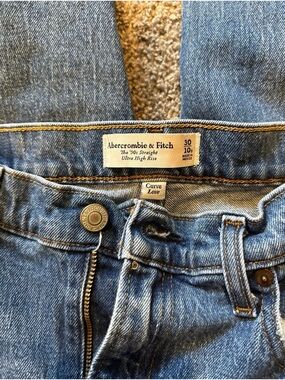 Abercrombie & Fitch The '90s Straight Ultra High Rise Curve Love Jeans